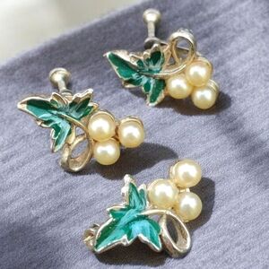 🍇 Antique Pearl Grapes Earrings And Pin Set